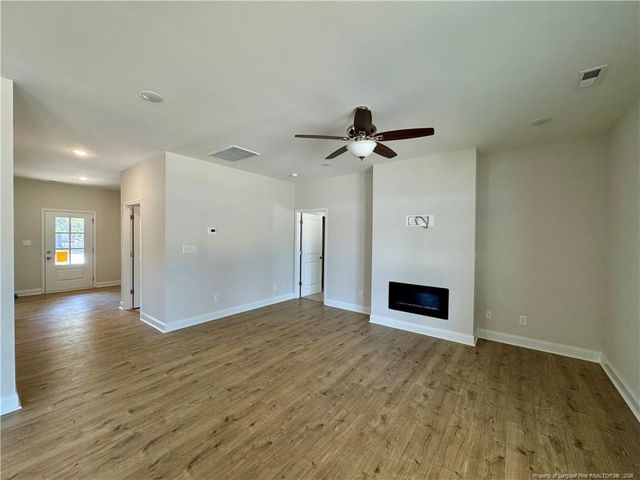 303 E 7th Avenue, Raeford, NC 28376