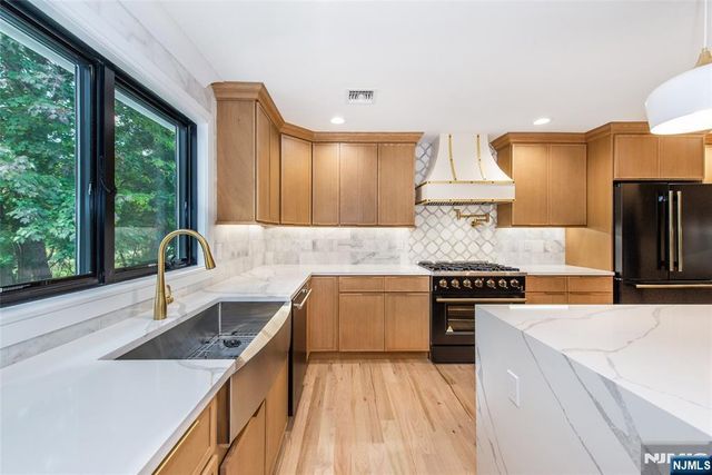 700 Ramapo Road, Teaneck, NJ 07666