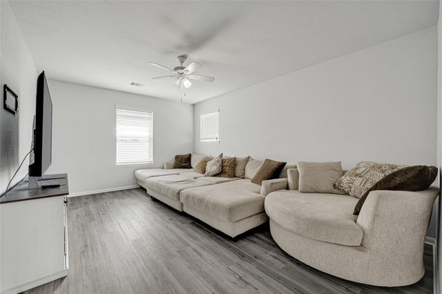 302 Vineyard Court, Alvin, TX 77511