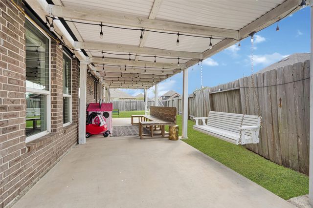 302 Vineyard Court, Alvin, TX 77511