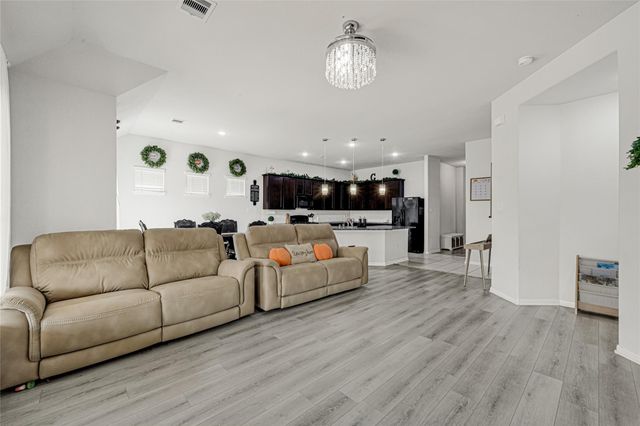 302 Vineyard Court, Alvin, TX 77511