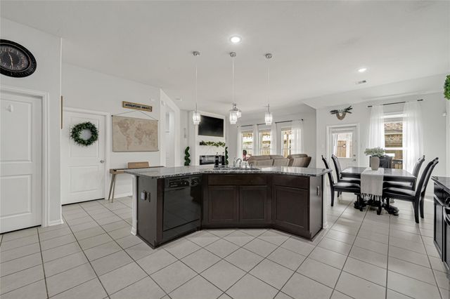 302 Vineyard Court, Alvin, TX 77511