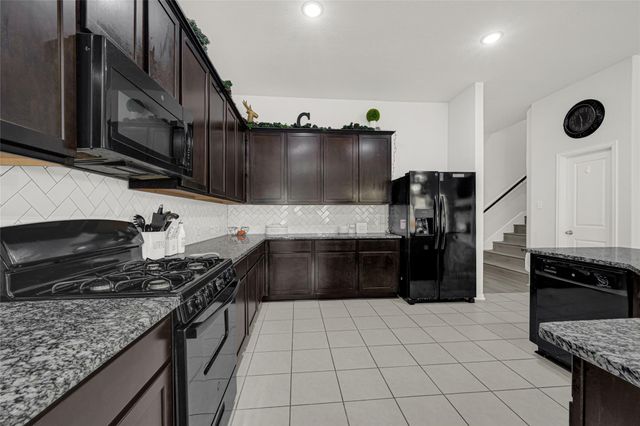 302 Vineyard Court, Alvin, TX 77511