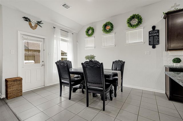 302 Vineyard Court, Alvin, TX 77511