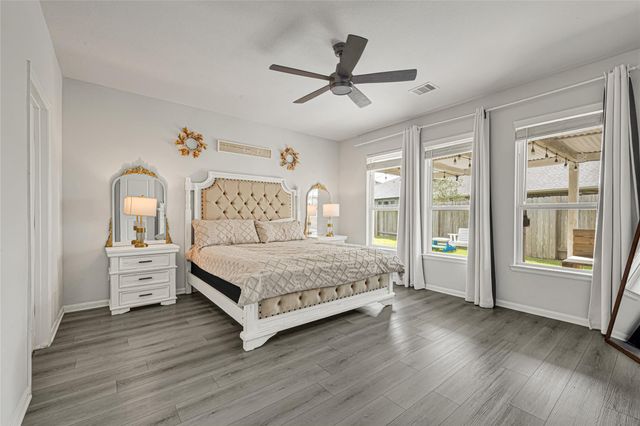 302 Vineyard Court, Alvin, TX 77511