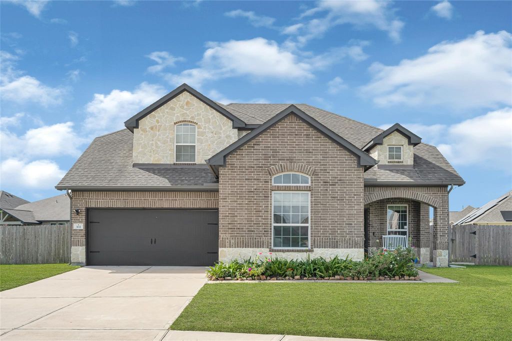 302 Vineyard Court, Alvin, TX 77511