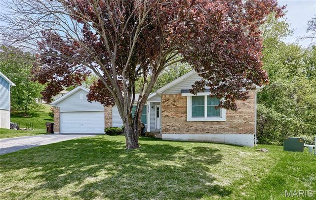 1824 Fairwood Forest Drive, St Peters, MO 63376