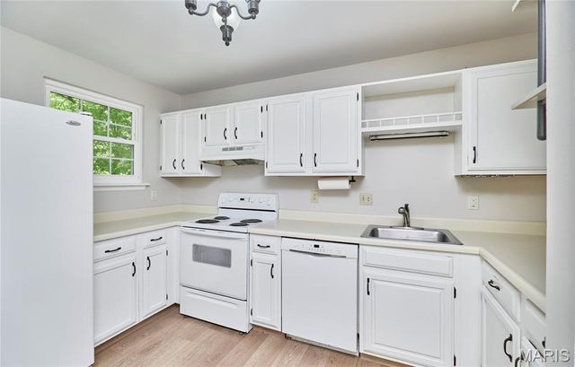 1824 Fairwood Forest Drive, St Peters, MO 63376