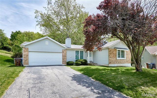 1824 Fairwood Forest Drive, St Peters, MO 63376
