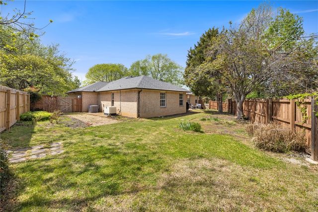 2922 E Whippoorwill Lane, Fayetteville, AR 72701