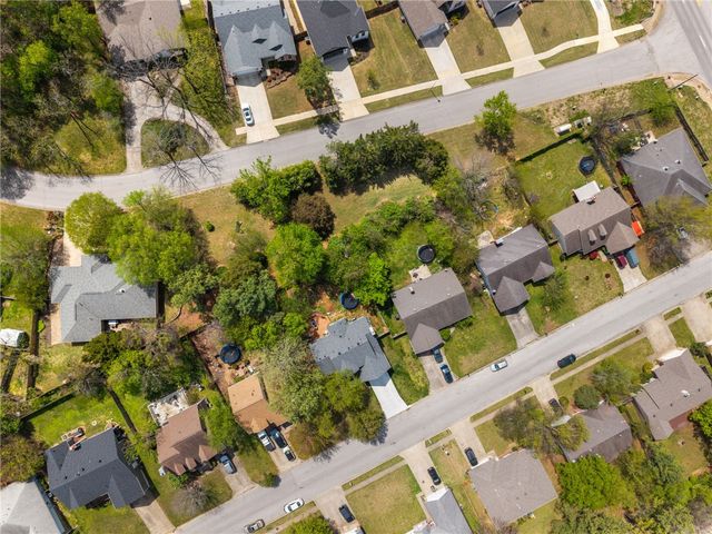 2922 E Whippoorwill Lane, Fayetteville, AR 72701