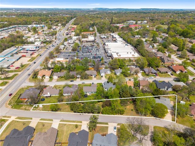 2922 E Whippoorwill Lane, Fayetteville, AR 72701