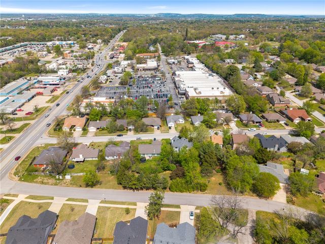 2922 E Whippoorwill Lane, Fayetteville, AR 72701