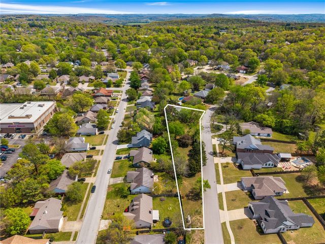 2922 E Whippoorwill Lane, Fayetteville, AR 72701