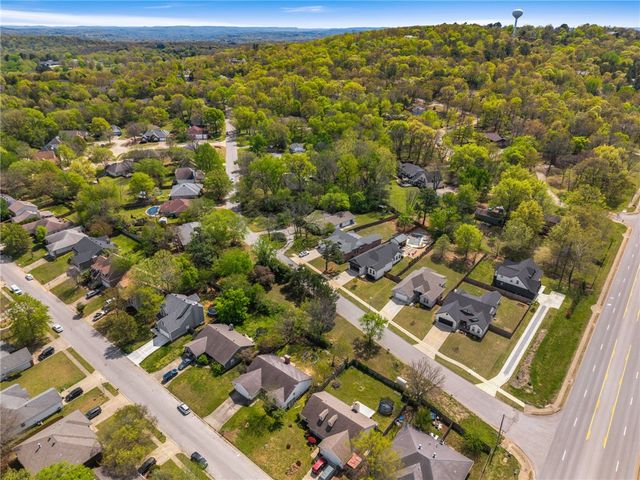2922 E Whippoorwill Lane, Fayetteville, AR 72701