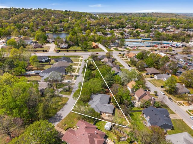 2922 E Whippoorwill Lane, Fayetteville, AR 72701