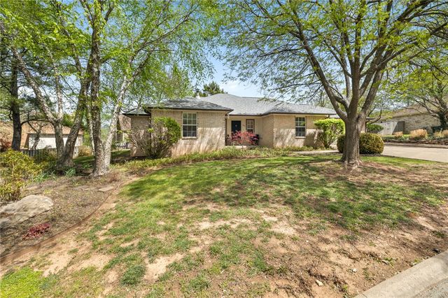 2922 E Whippoorwill Lane, Fayetteville, AR 72701
