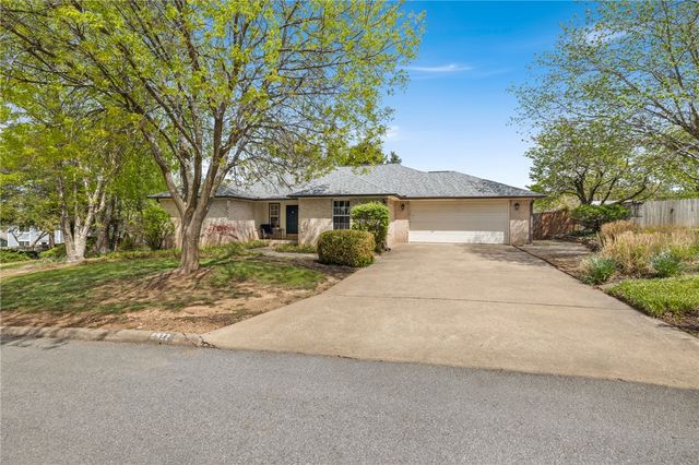 2922 E Whippoorwill Lane, Fayetteville, AR 72701