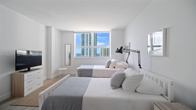1155 Brickell Bay Dr 2203, Miami, FL 33131