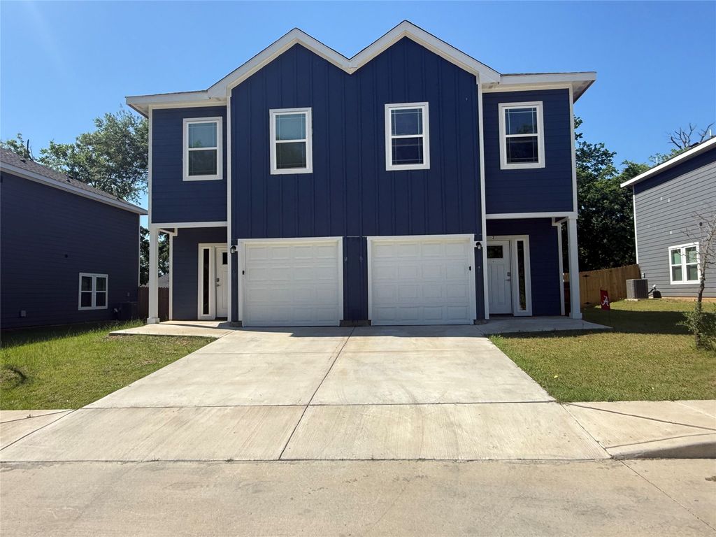 412 E 7th Street 2, Bonham, TX 75418
