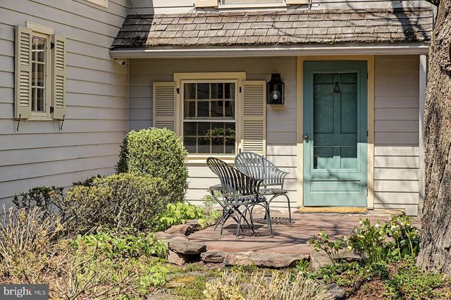 542 HEADQUARTERS RD, Ottsville, PA 18942