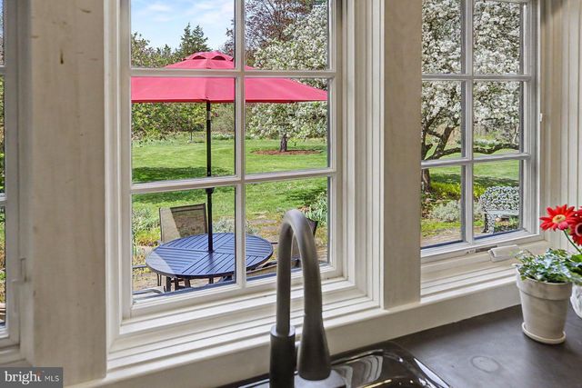 542 HEADQUARTERS RD, Ottsville, PA 18942