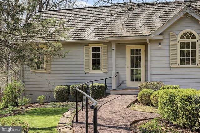 542 HEADQUARTERS RD, Ottsville, PA 18942
