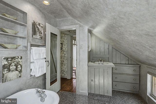 542 HEADQUARTERS RD, Ottsville, PA 18942