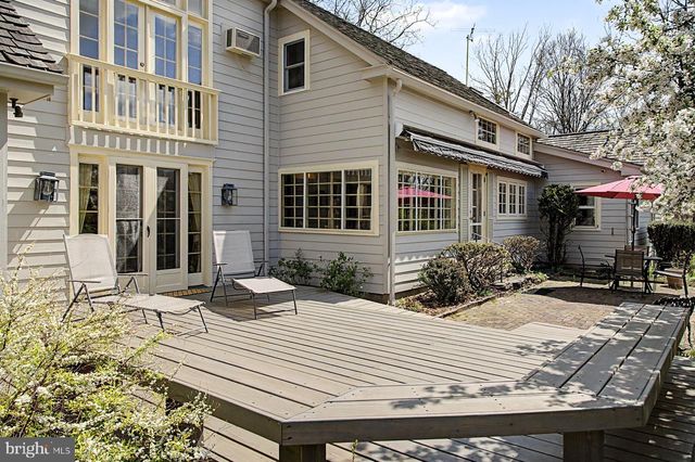 542 HEADQUARTERS RD, Ottsville, PA 18942