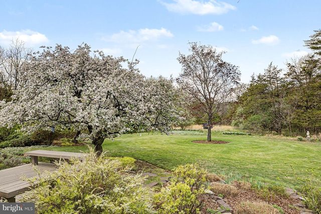 542 HEADQUARTERS RD, Ottsville, PA 18942
