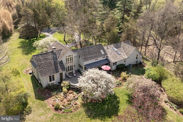 542 HEADQUARTERS RD, Ottsville, PA 18942