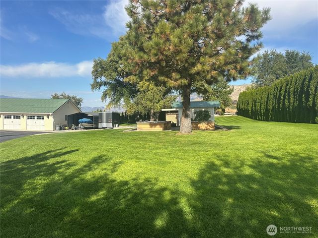 7 Lake Breeze Lane, Oroville, WA 98844