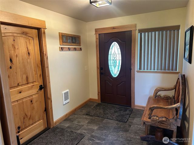 7 Lake Breeze Lane, Oroville, WA 98844