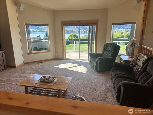 7 Lake Breeze Lane, Oroville, WA 98844