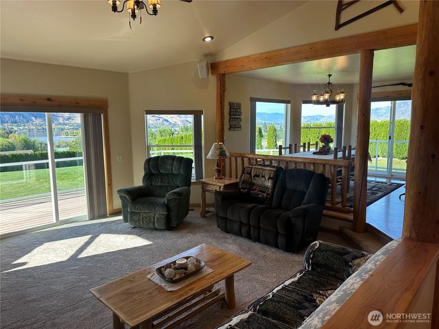 7 Lake Breeze Lane, Oroville, WA 98844