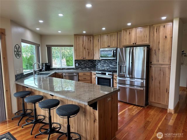 7 Lake Breeze Lane, Oroville, WA 98844