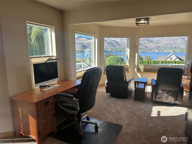 7 Lake Breeze Lane, Oroville, WA 98844