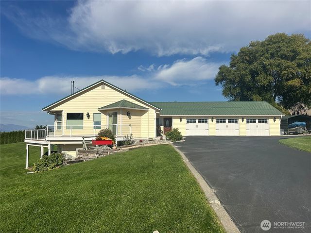 7 Lake Breeze Lane, Oroville, WA 98844