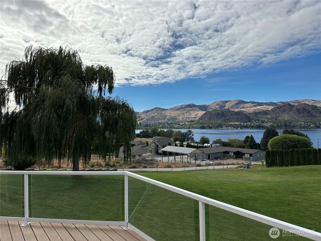 7 Lake Breeze Lane, Oroville, WA 98844