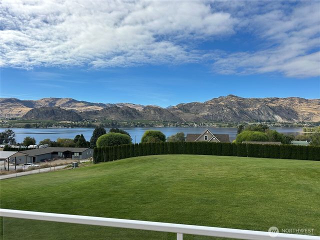 7 Lake Breeze Lane, Oroville, WA 98844