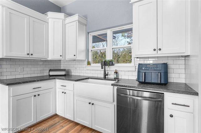 5533 Wildwood Road, Van Buren, AR 72956