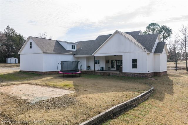 5533 Wildwood Road, Van Buren, AR 72956