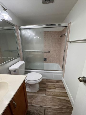 218 Windsor J 218, West Palm Beach, FL 33417
