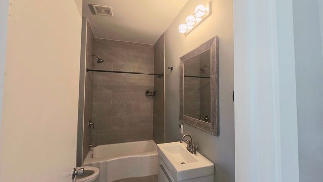 595 W Bridge Street, Kankakee, IL 60901