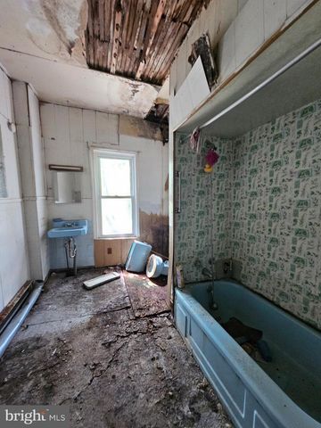 728 E CENTRE ST, Mahanoy City, PA 17948