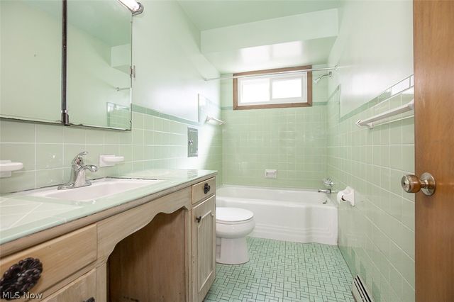 8409 Wainstead Drive, Parma, OH 44129