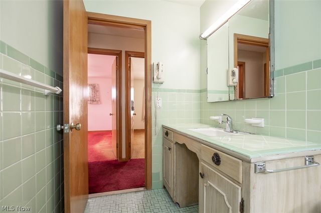 8409 Wainstead Drive, Parma, OH 44129