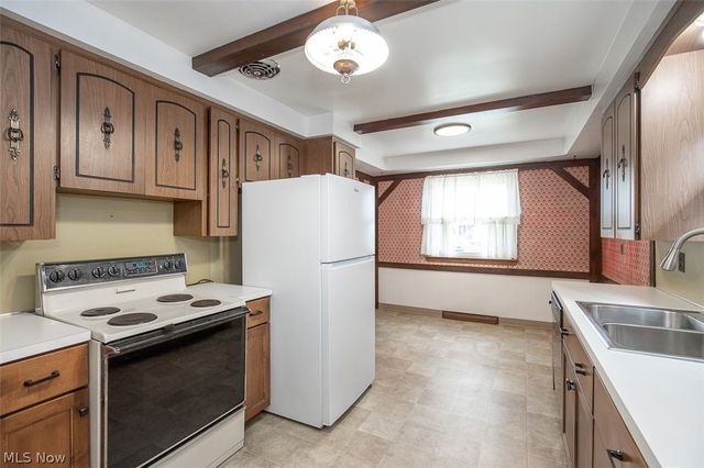 8409 Wainstead Drive, Parma, OH 44129