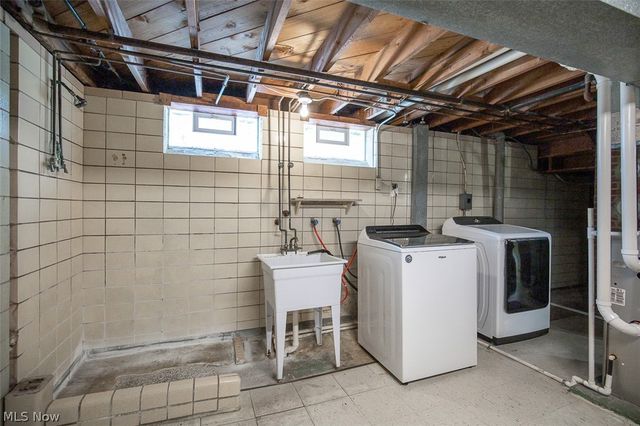 8409 Wainstead Drive, Parma, OH 44129