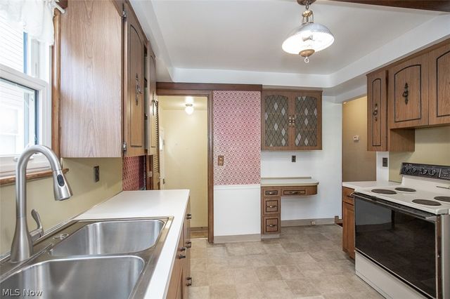 8409 Wainstead Drive, Parma, OH 44129